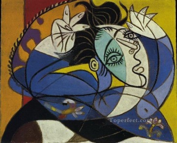 パブロ・ピカソ Painting - 腕を上げた女性の頭 ドラ・マール 1936 年 キュビスト パブロ・ピカソ